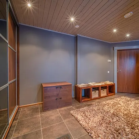 Levillas Kinnastie 35 Villa